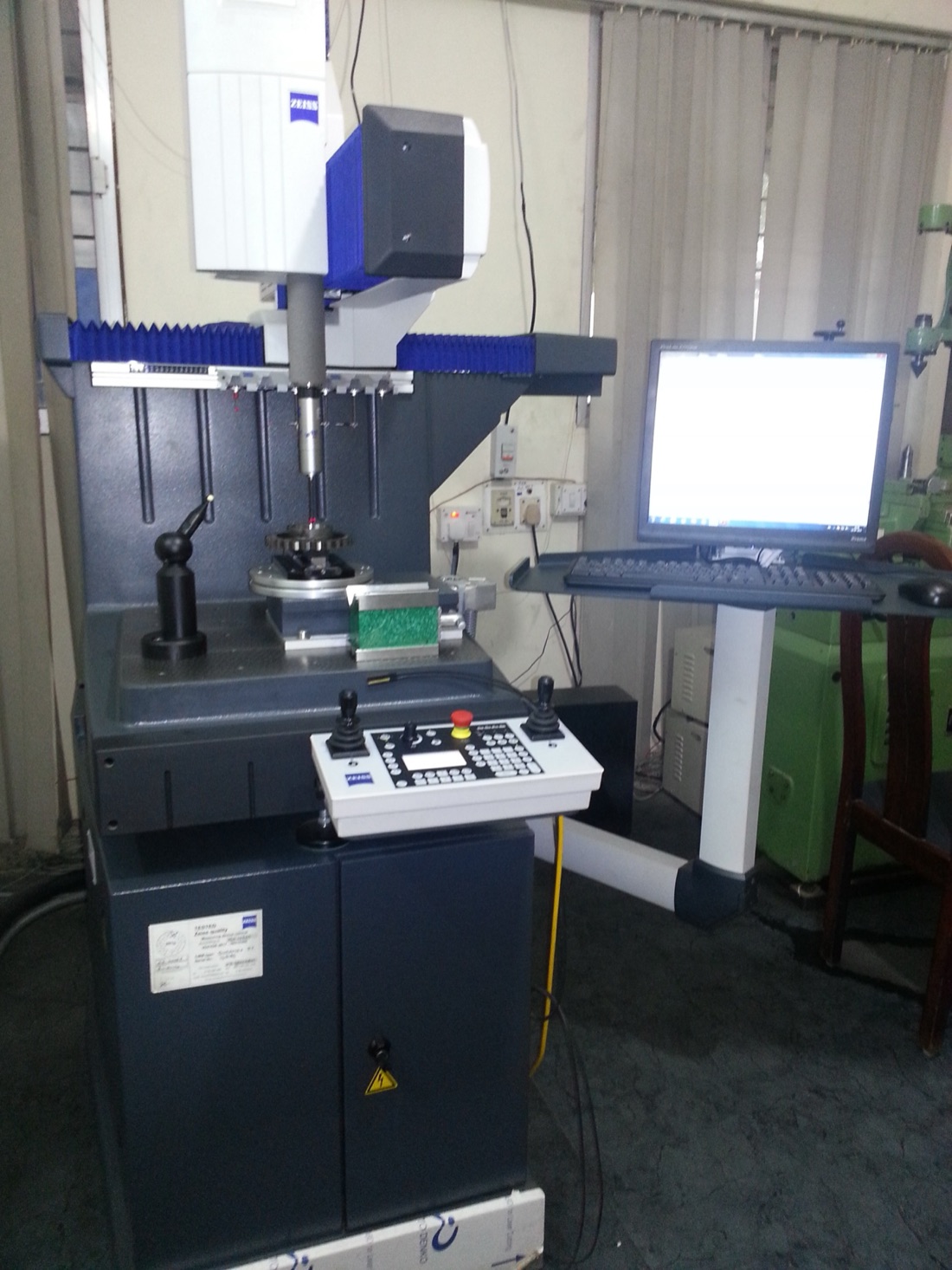 Gear testing station — Carl Zeiss.