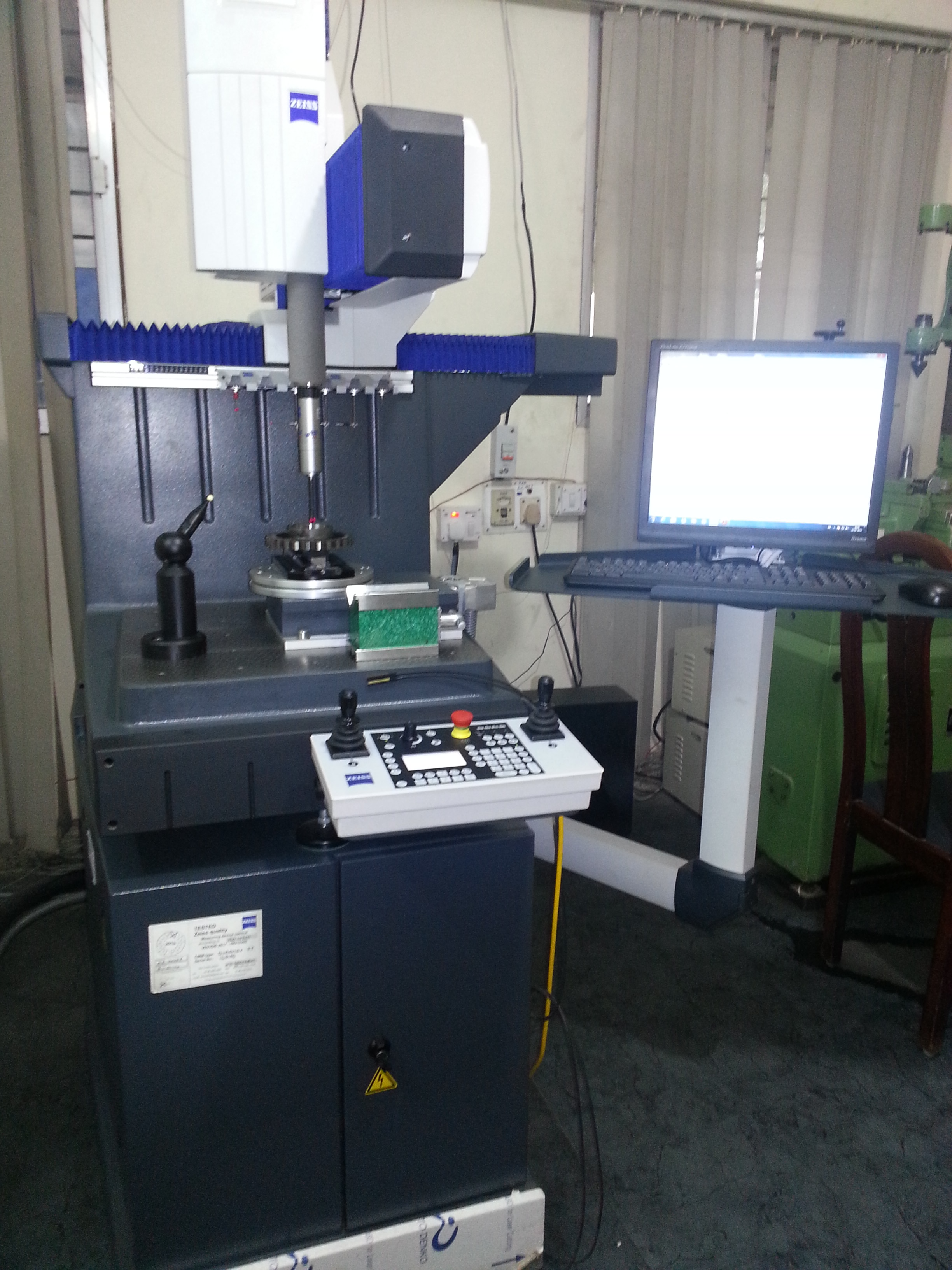 Gear testing station — Carl Zeiss.